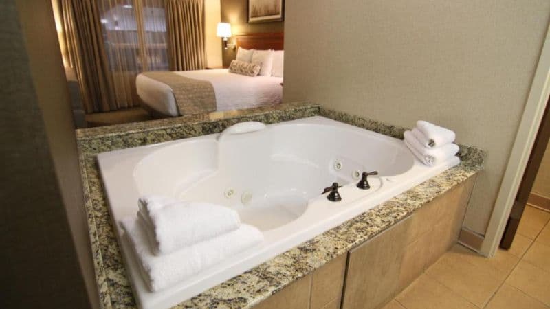 Billings C’mon Inn Hotel Jacuzzi room