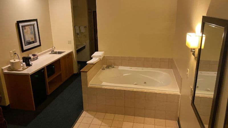 FairBridge Inn & Suites Glendive Jacuzzi room