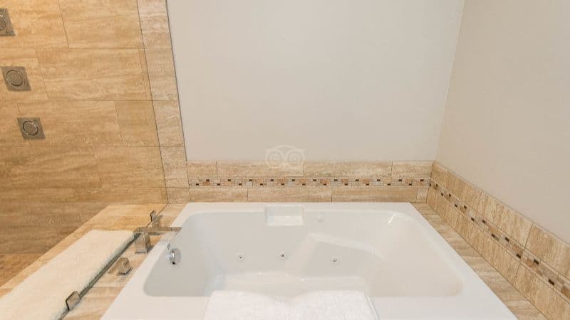 KwaTaqNuk Resort & Casino Jacuzzi room