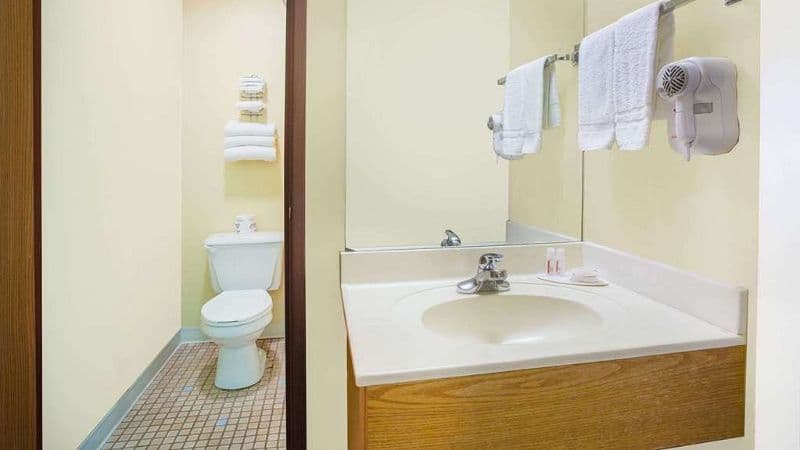 Days Inn by Wyndham Lexington NE hotel photo 3