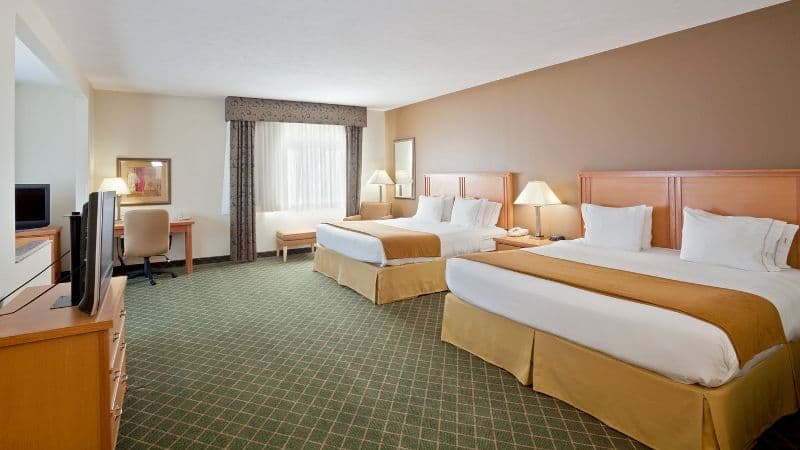 Holiday Inn Express & Suites Lincoln South, an IHG Hotel hotel photo 3