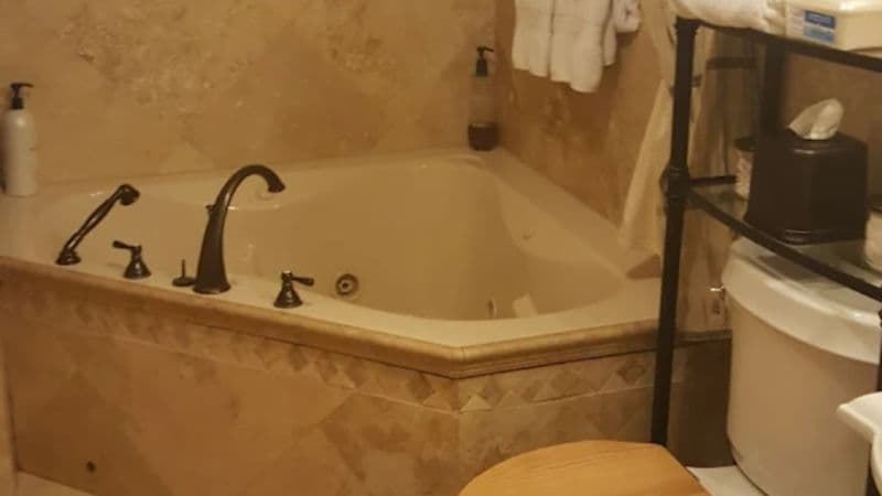 Westview Bed & Breakfast Jacuzzi room
