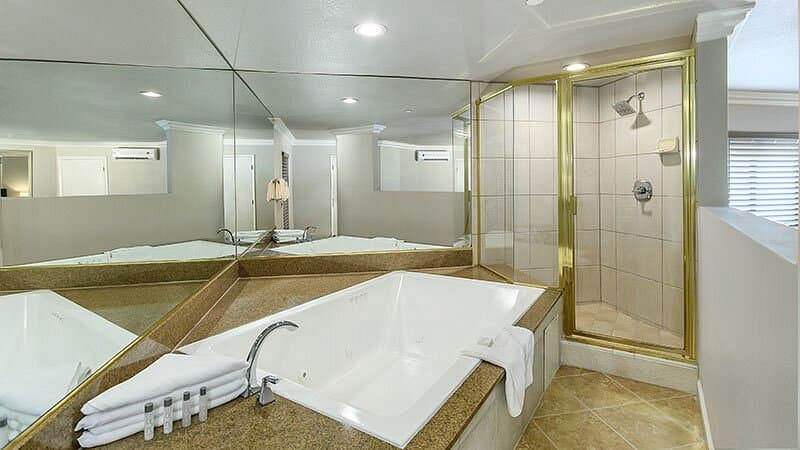 Alexis Park Resort Jacuzzi room