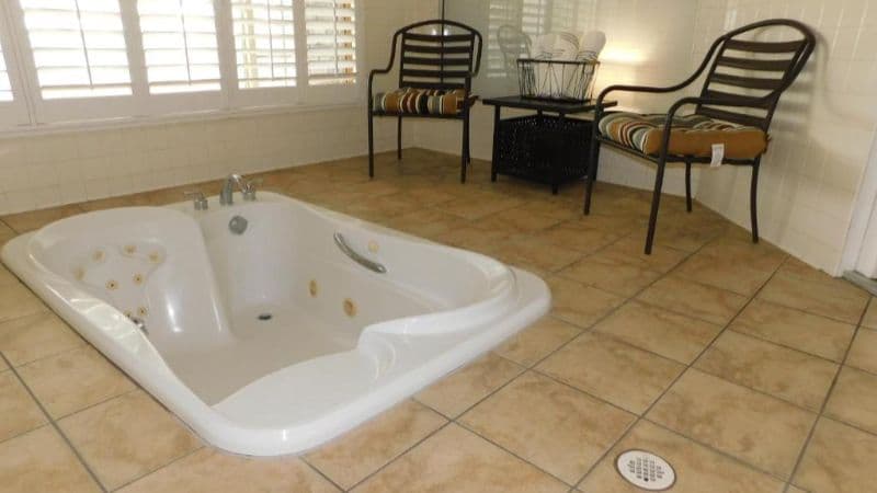Copper Queen Hotel & Casino Jacuzzi room