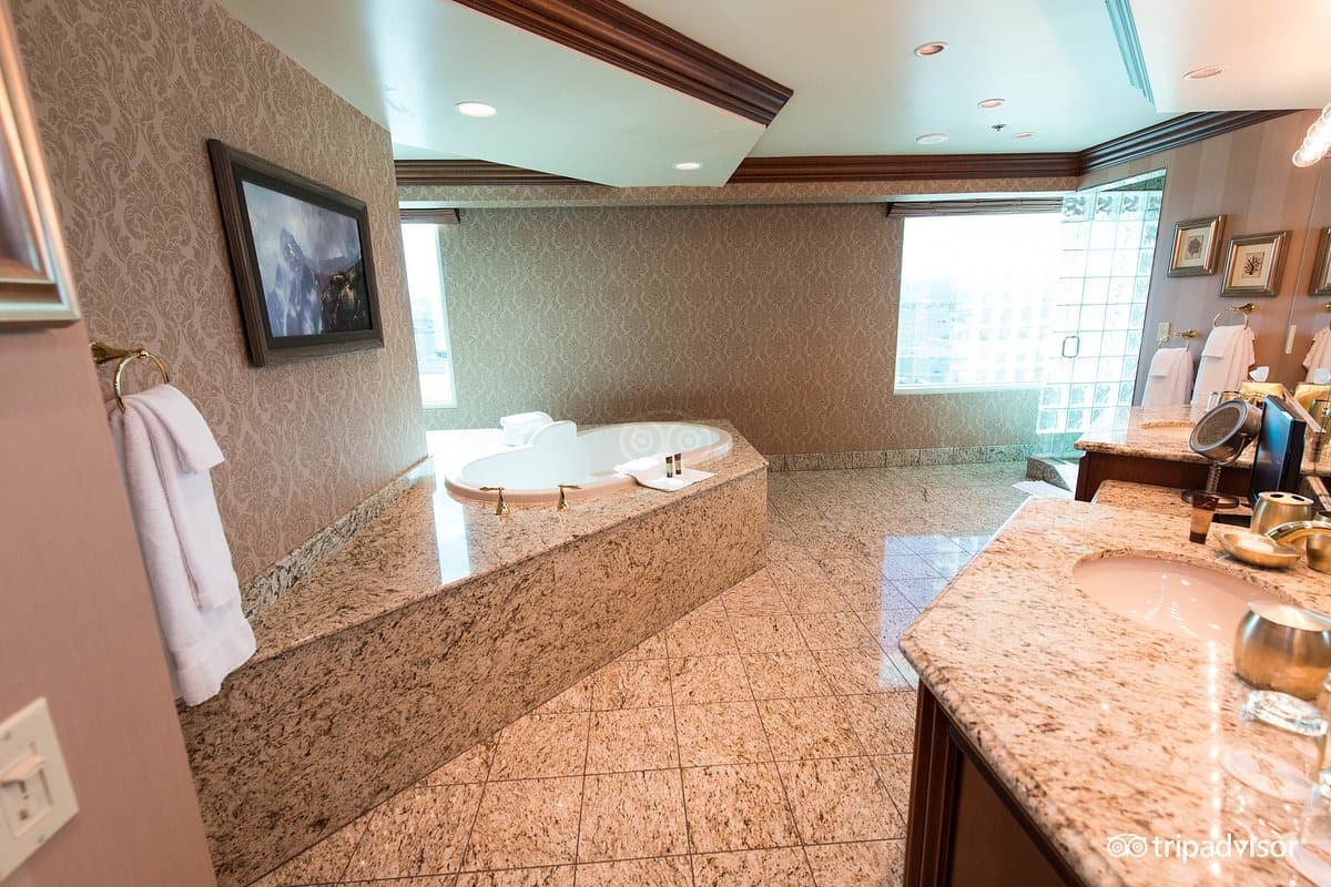 South Point Hotel Casino-Spa Jacuzzi room