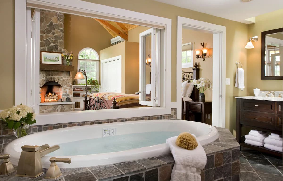 Sugar Hill Inn Jacuzzi room