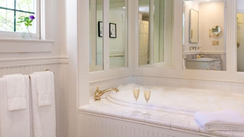 The Wentworth Jacuzzi room