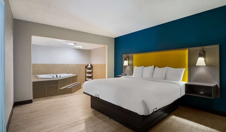 Best Western Bordentown Inn Jacuzzi room