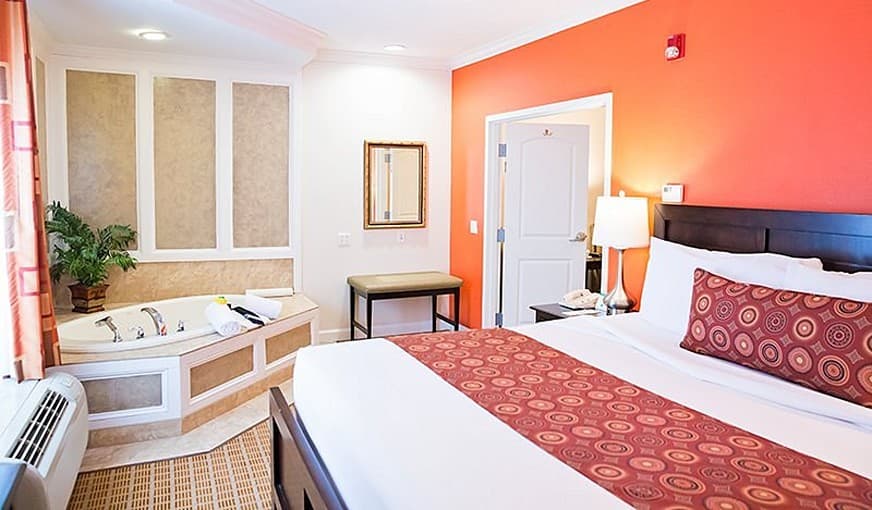 The Wilshire Grand Hotel Jacuzzi room