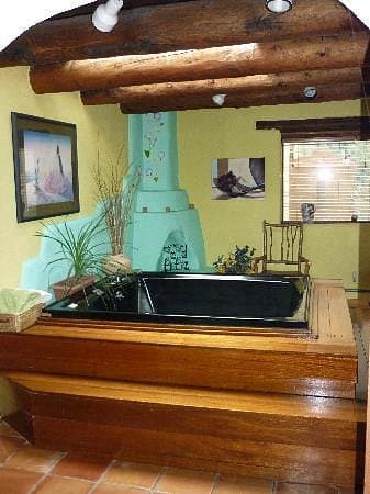 Hacienda del Sol Jacuzzi room
