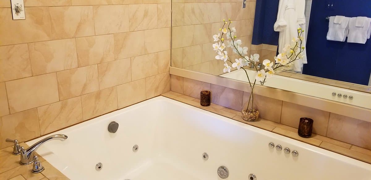 Batcheller Mansion Inn Jacuzzi room