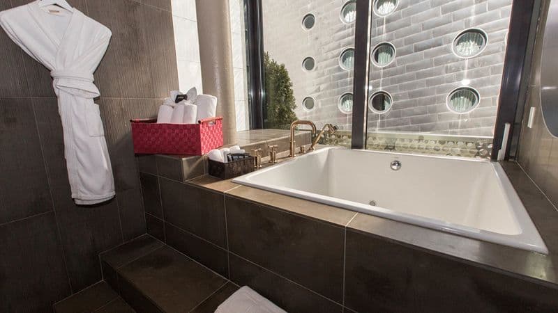 Dream Downtown Jacuzzi room