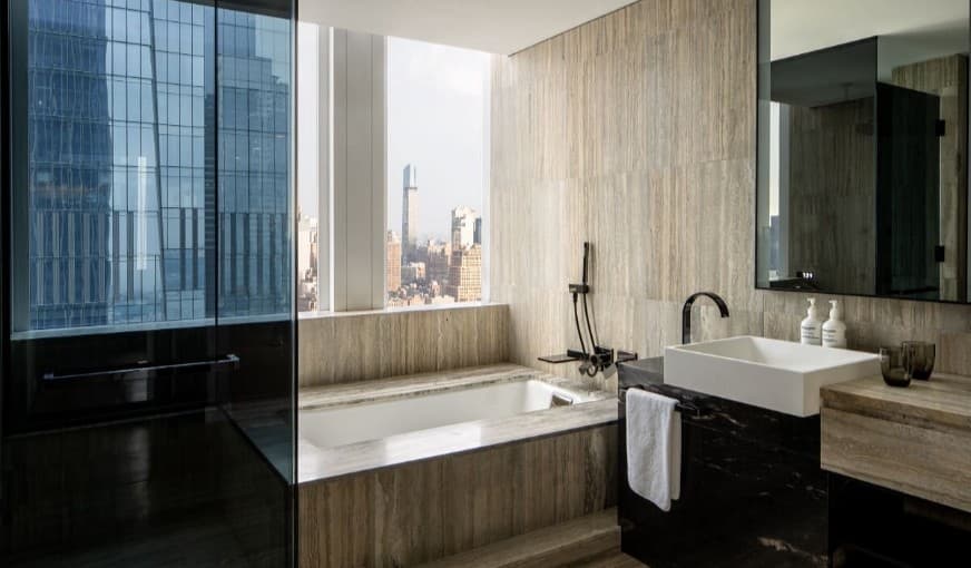 Equinox Hotel New York Jacuzzi room