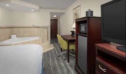 Hampton Inn Syracuse Clay hotel photo 3