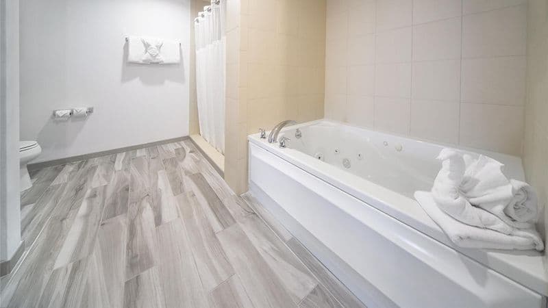 Hilton Garden Inn Clifton Park Jacuzzi room