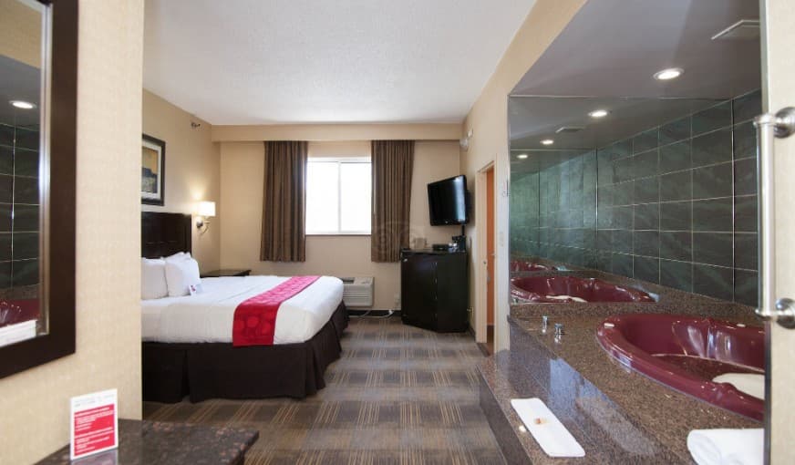 Ramada by Wyndham Bronx hotel photo 3