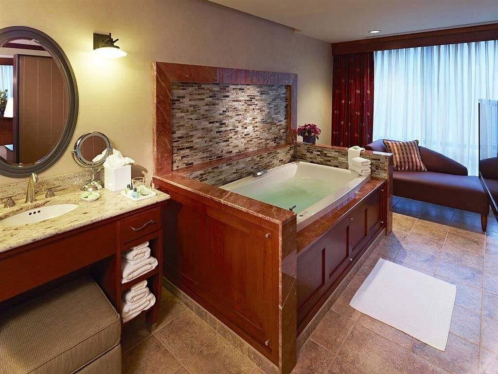Seneca Allegany Resort & Casino Jacuzzi room