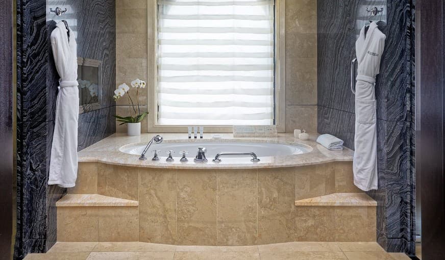 The Peninsula New York Jacuzzi room