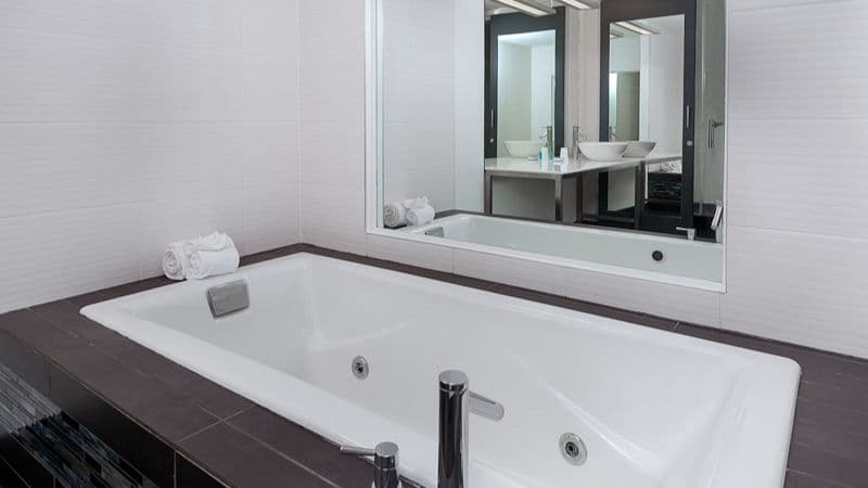 Aloft Asheville Downtown Jacuzzi room