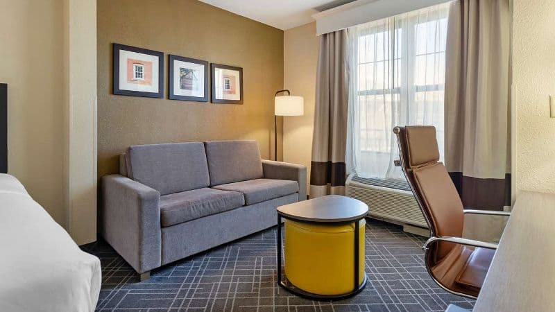 Comfort Suites Hanes Mall hotel photo 4