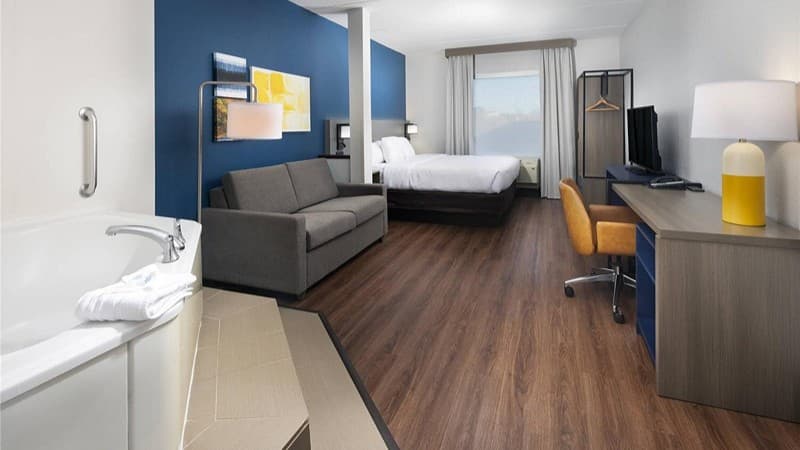 Comfort Suites Outlet Center hotel photo 3