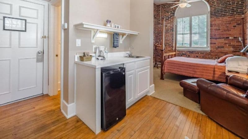 Front Street Inn hotel photo 5