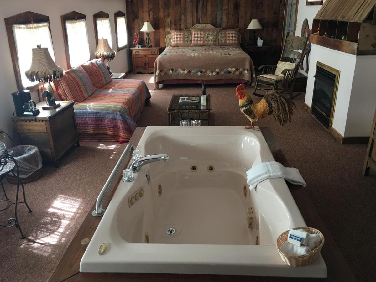 River House Inn Jacuzzi room