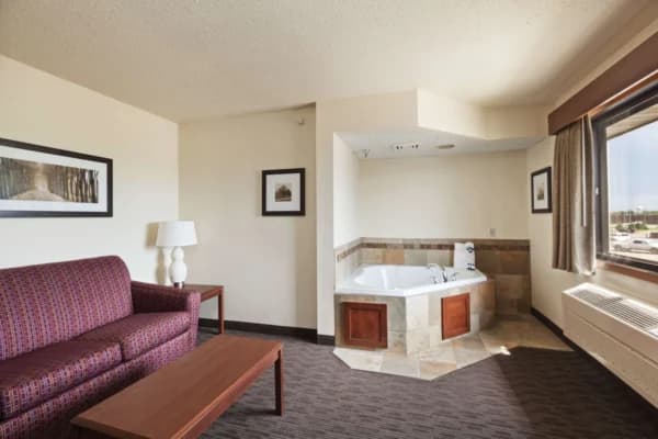 AmericInn by Wyndham Dickinson Jacuzzi room