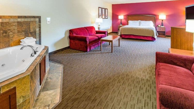 AmericInn by Wyndham Medora Jacuzzi room