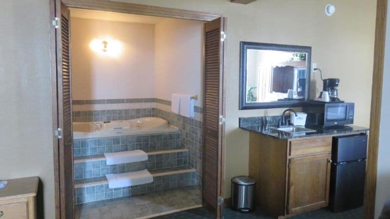 Baymont by Wyndham Fargo Jacuzzi room