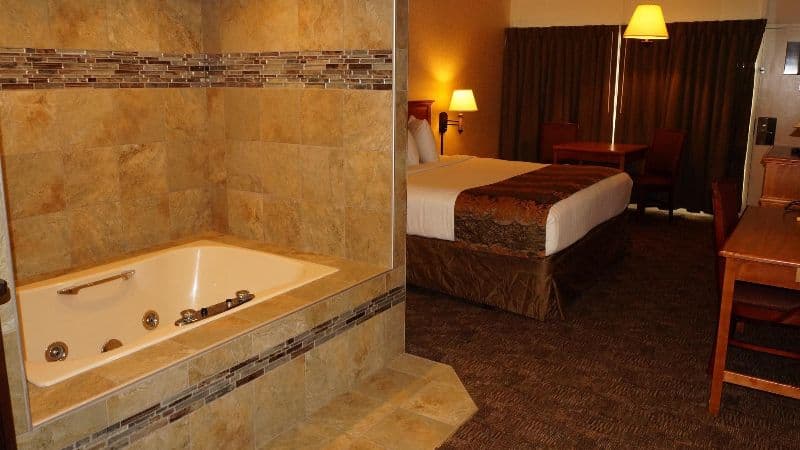 Biltmore Hotel & Suites Jacuzzi room
