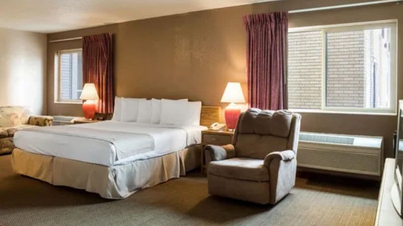 Bison Inn & Suites on University hotel photo 2