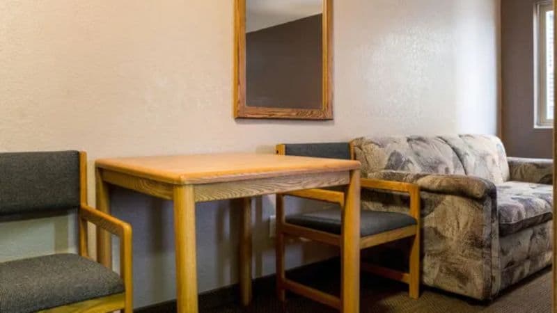 Bison Inn & Suites on University hotel photo 3