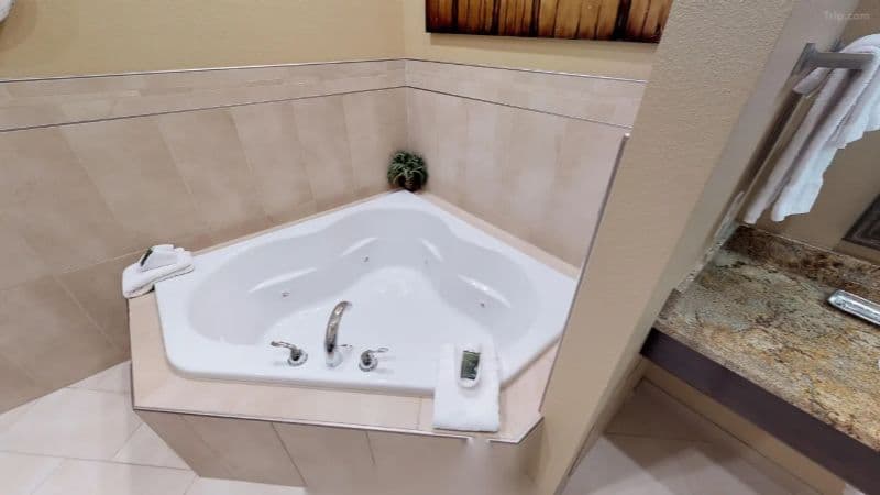 Clubhouse Hotel & Suites Jacuzzi room
