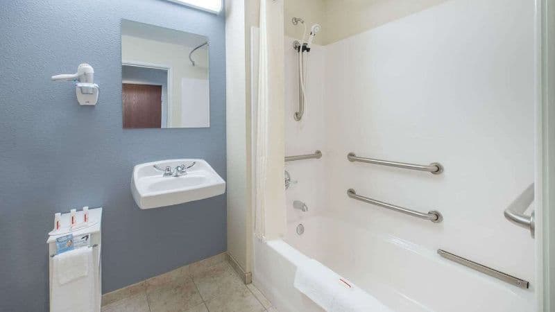 Days Inn by Wyndham Minot hotel photo 3
