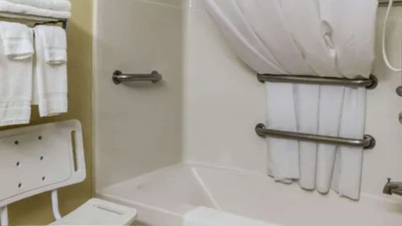 Quality Suites Near West Acres hotel photo 2
