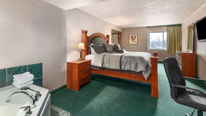 Ramada by Wyndham Bismarck Jacuzzi room