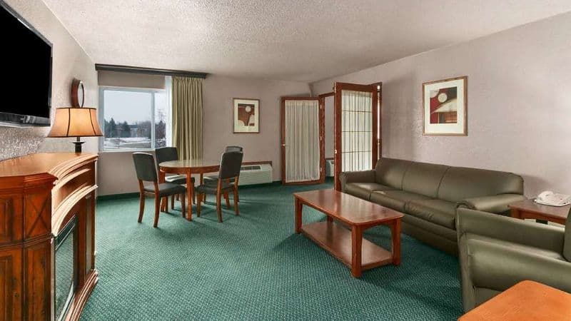 Ramada by Wyndham Bismarck hotel photo 2