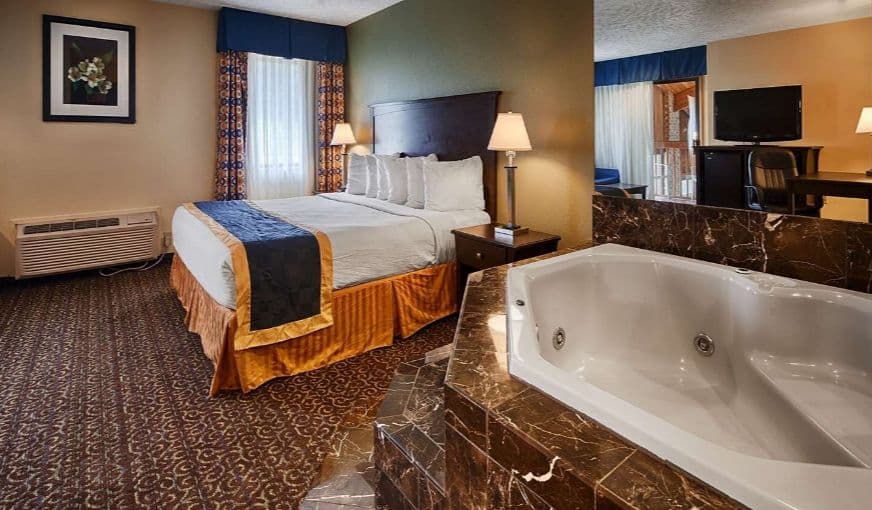 Best Western Mansfield/Bellville Jacuzzi room