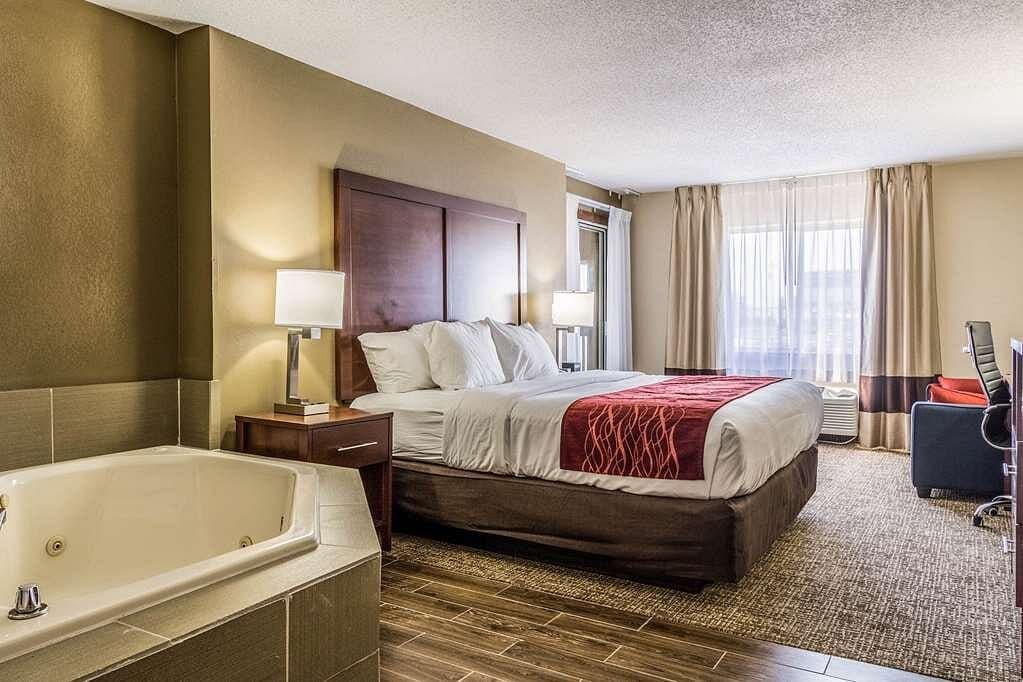 Comfort Inn Norwalk Sandusky South Jacuzzi room