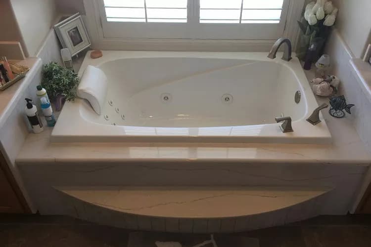 Hilton Garden Inn Dayton South Jacuzzi room