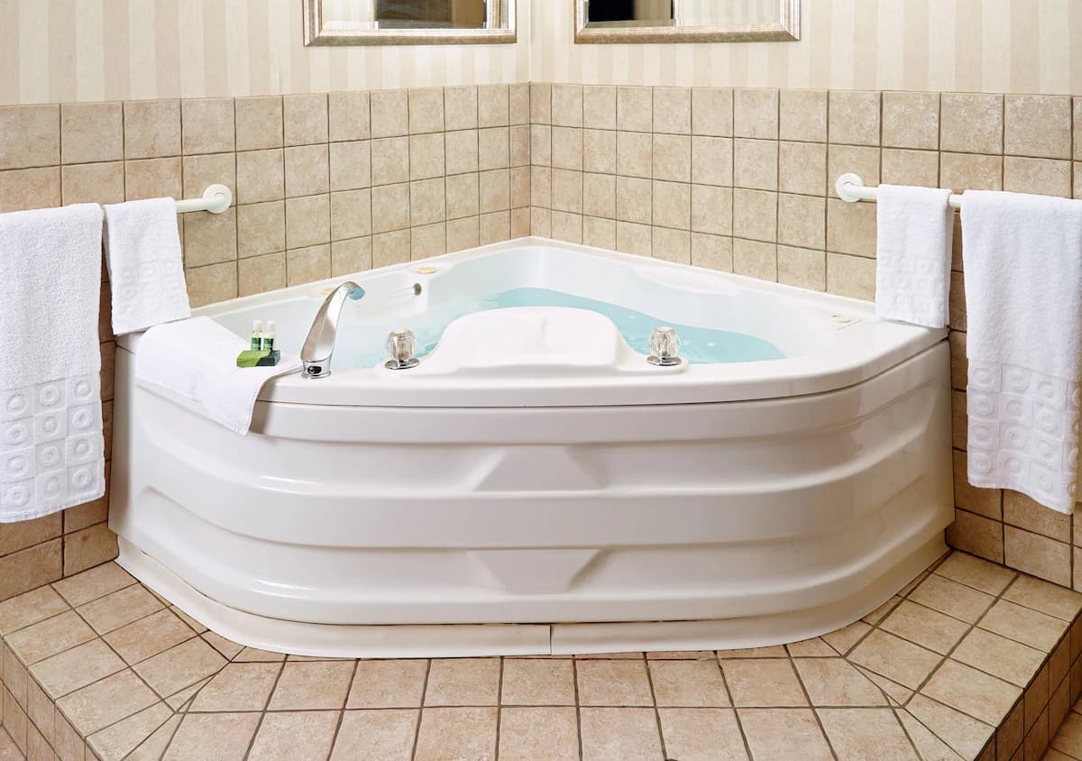 LivINN Hotel Cincinnati Sharonville Convention Center Jacuzzi room