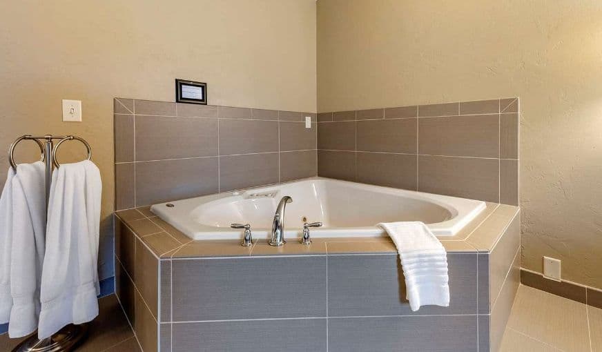 Quality Inn Jacuzzi room