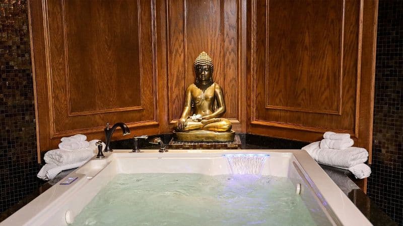 The Grand Resort Jacuzzi room