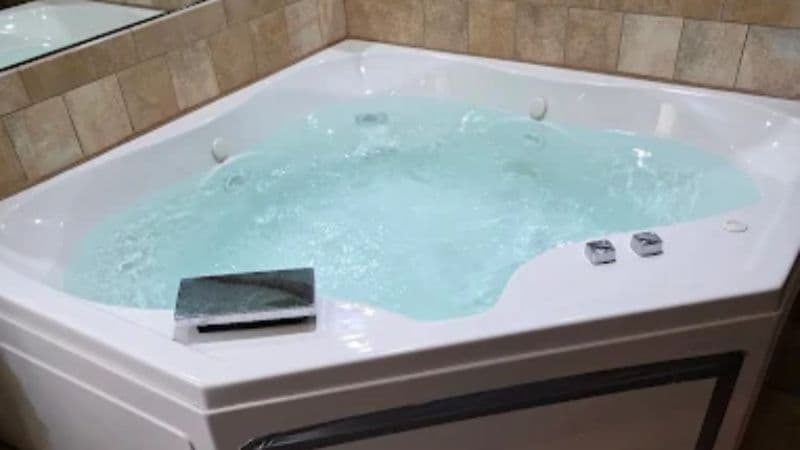 AmericInn by Wyndham McAlester Jacuzzi room