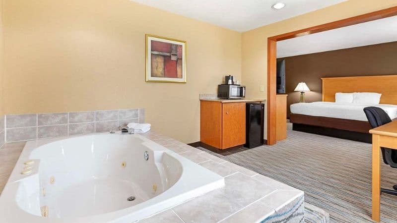 Best Western Locust Grove Inn & Suites Jacuzzi room