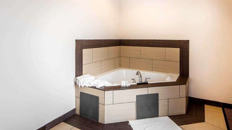 Comfort Inn & Suites Jacuzzi room