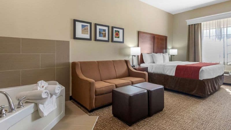 Comfort Inn & Suites Glenpool hotel photo 2