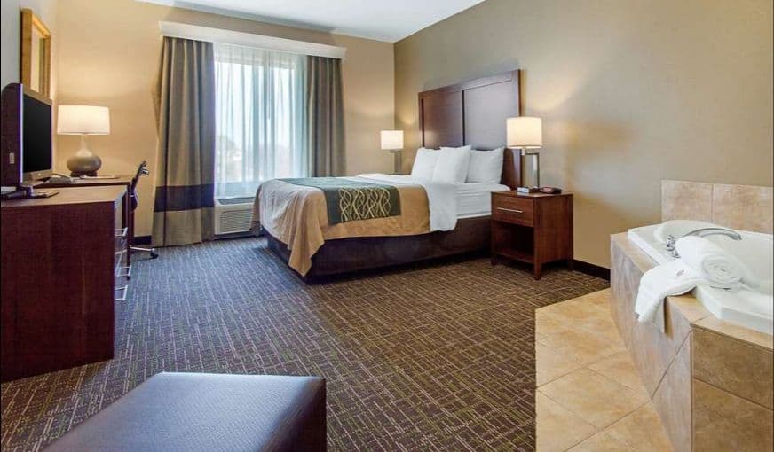 Comfort Inn & Suites Norman near University Jacuzzi room