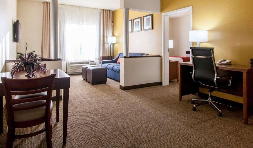 Comfort Suites Tulsa Central hotel photo 5